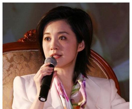 她曾被称为倪萍接班人,当红时从电视跳槽,51岁许戈辉气质依旧_节目