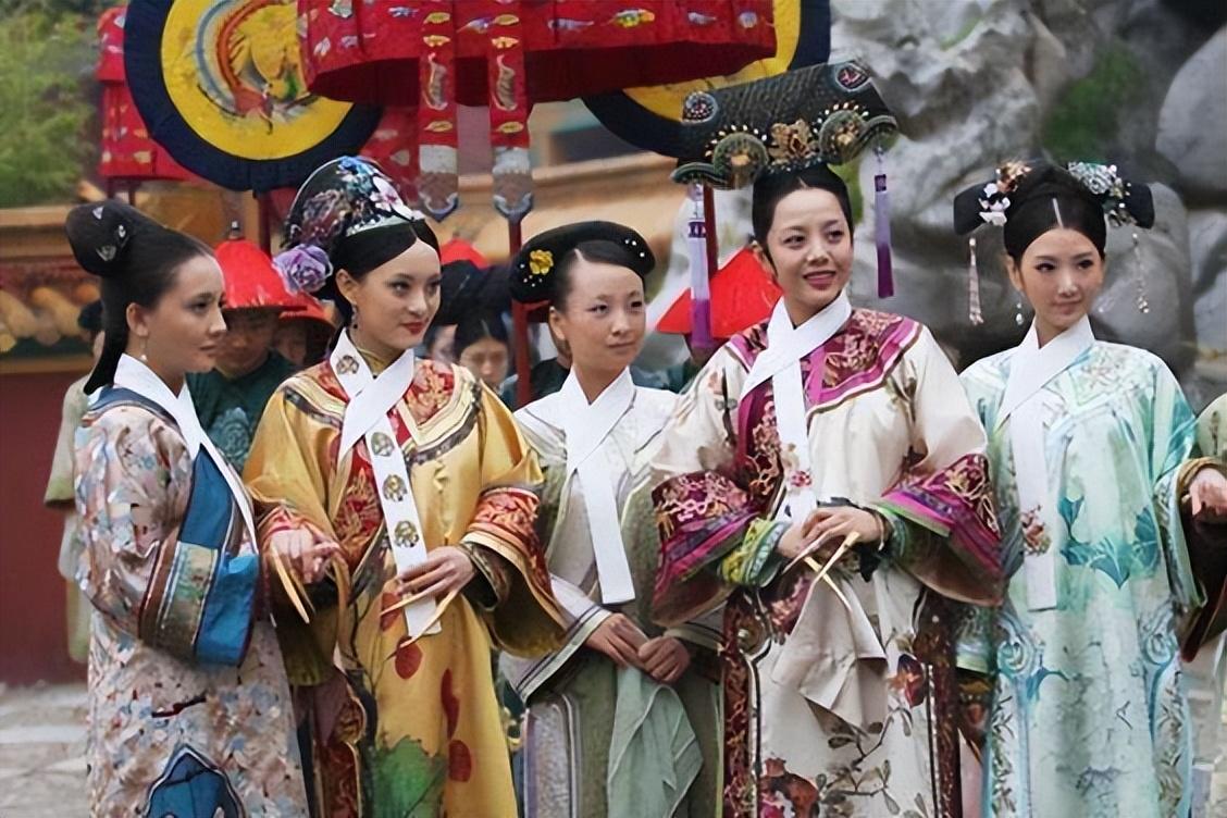 在豆瓣,《甄嬛传》的评分稳定地维持在9.3分,打分人数已经超过45万.