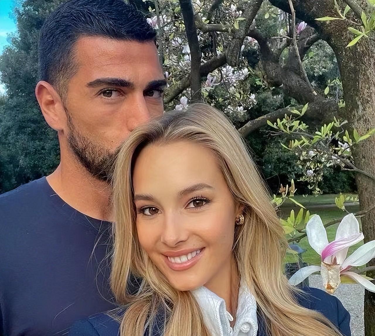 现役足坛著名的球星家庭,榜首夫妇知名度超过梅西和c