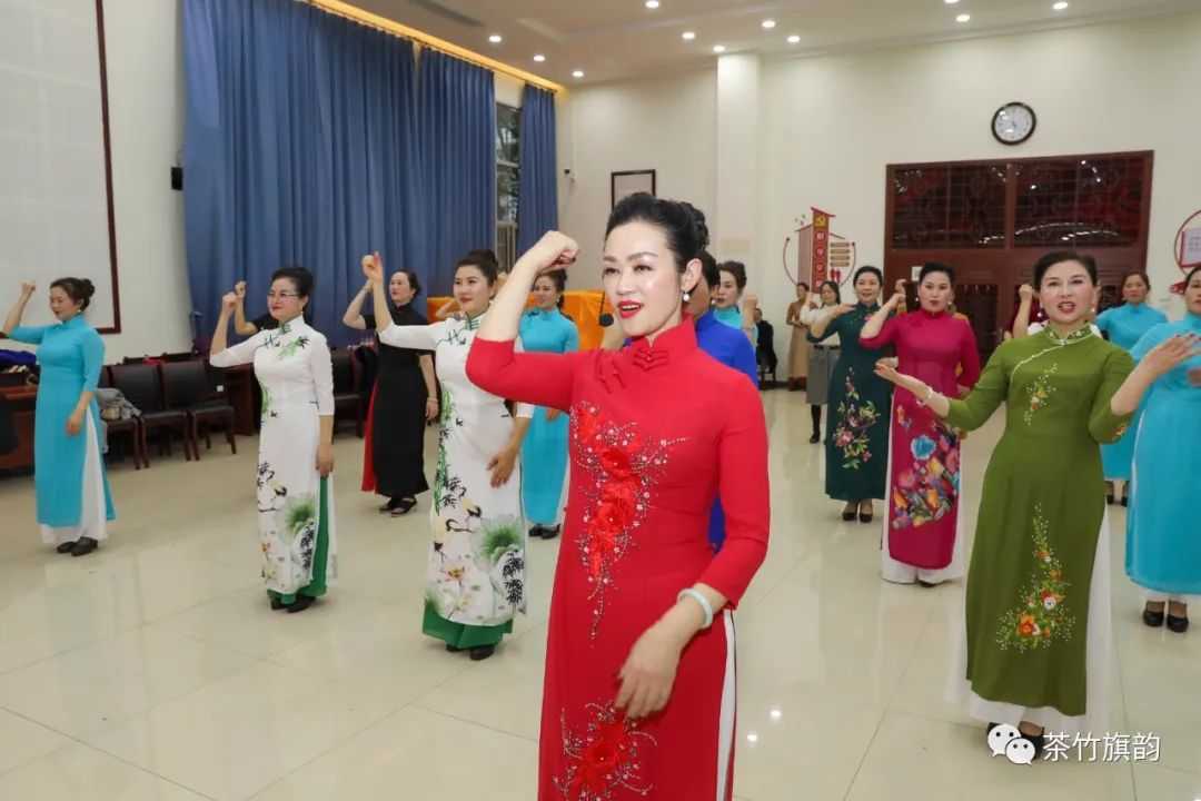 重庆市永川区旗袍文化协会第二次会员大会成功召开_周霞_协会会长_周