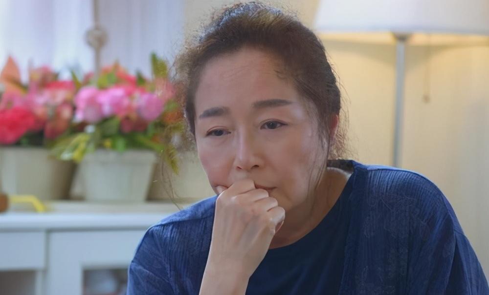 恬妞:19岁演黄蓉出道,20岁压林凤娇获影后,今为女明星做配_马伊俐