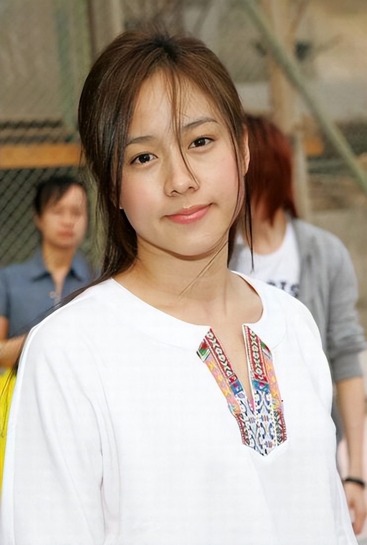 45岁"最甜影后"林嘉欣现状曝光,无视小三非议,以土为伍_陶艺_展览