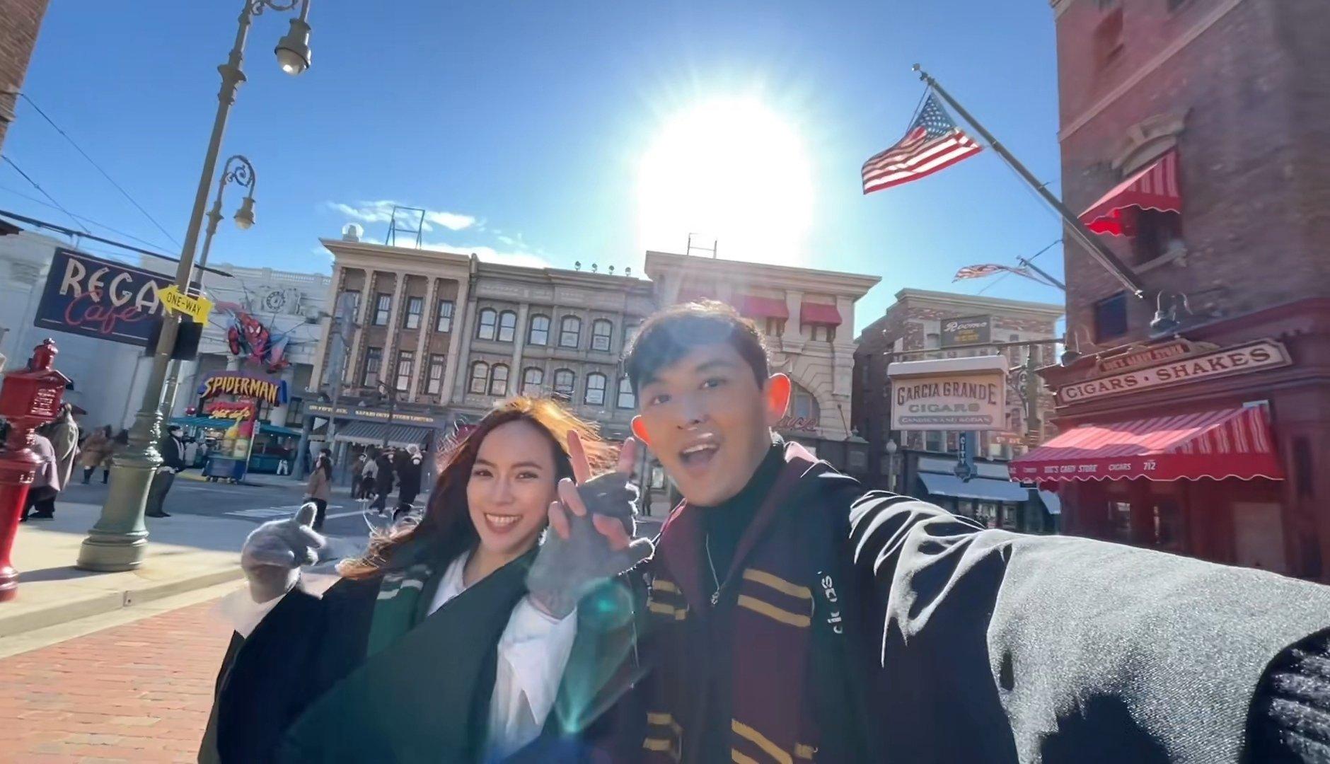 敖犬在节目中单膝下跪大方向空姐女友求婚,狠狠地被感动到了_敖狗