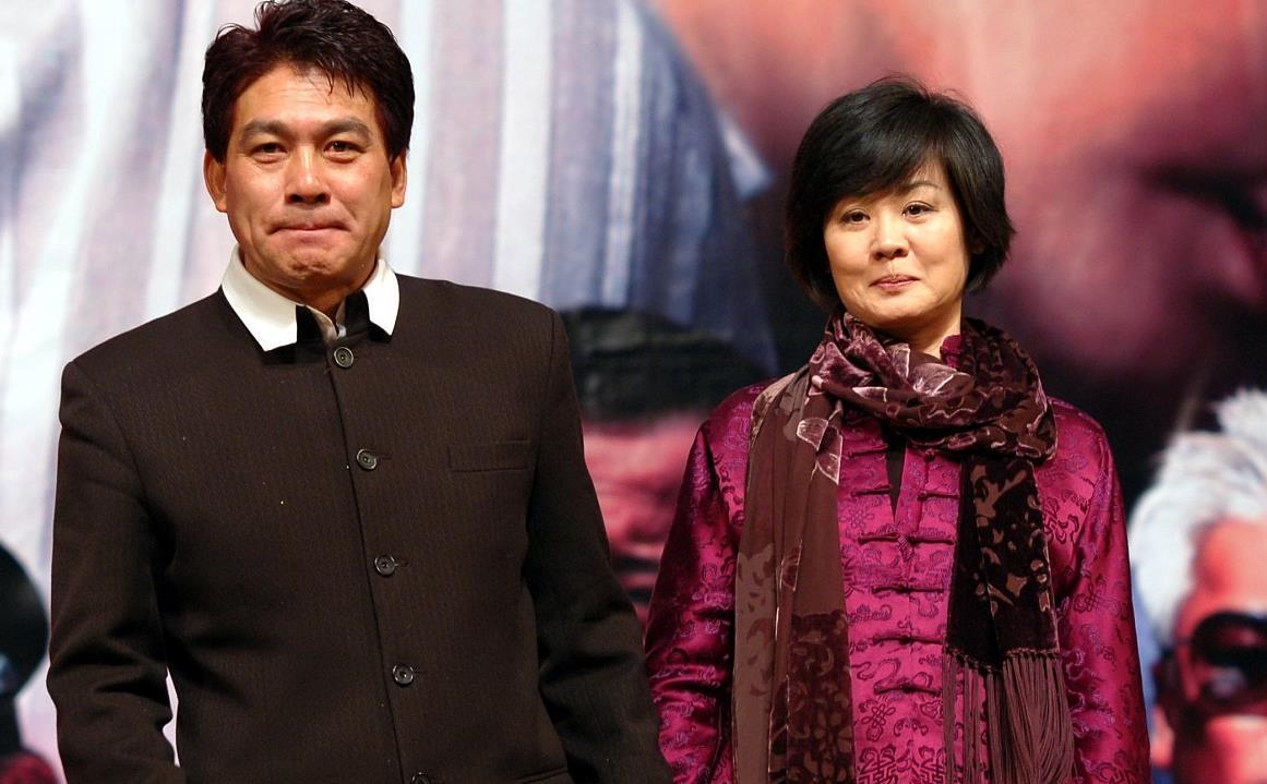 相反,在未来的很多时刻,朱时茂都与丛珊保持着密切联系,在她失意时给