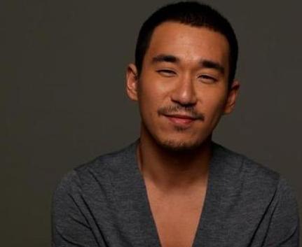 17年前,遭张国立之子张默殴打,被雪藏5年的童瑶,今怎样了_黄定宇_父亲