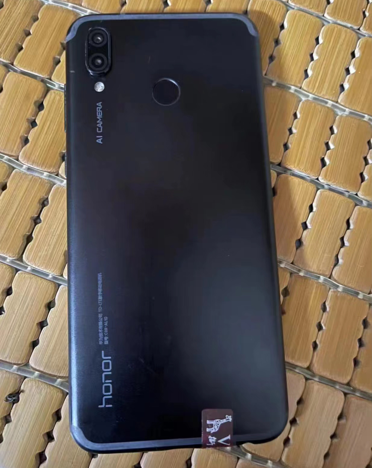 后来荣耀觉得play定位出现了偏差,不应该把最好的麒麟芯片卖到这么低