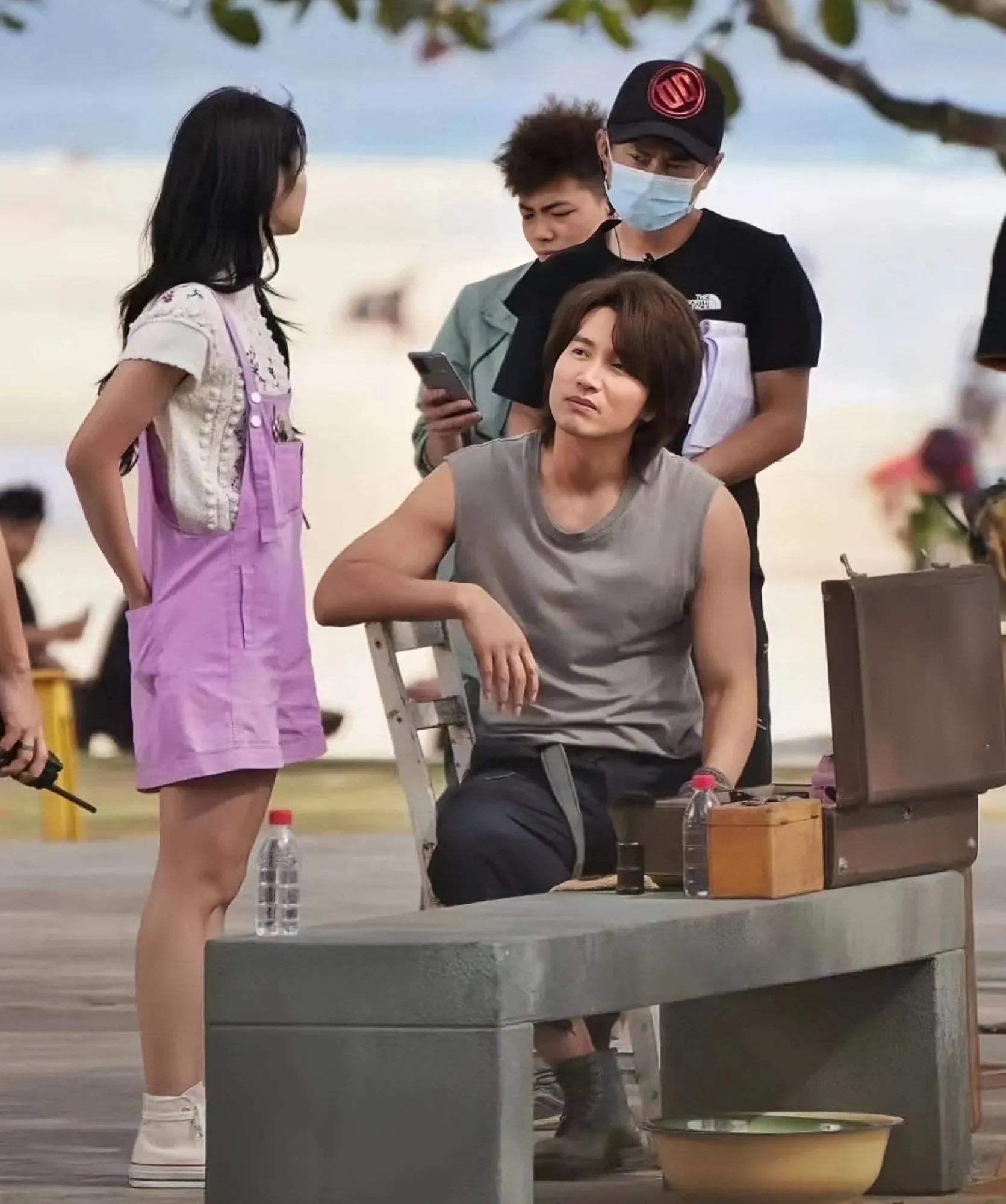 黄奕镜头前大方回吻于翔,男粉丝们既心碎,又心痒_富豪_剧中_黄毅清