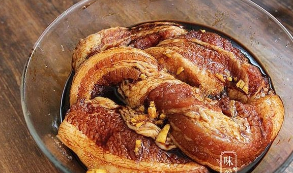 自制广式腊肉，80岁奶奶教我方法，甘甜醇厚带酒香，耐放不变味(图7)