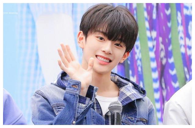 但是,因为张晓晗只是打断了这次谈话,而且没有确切的方向性,所以并不