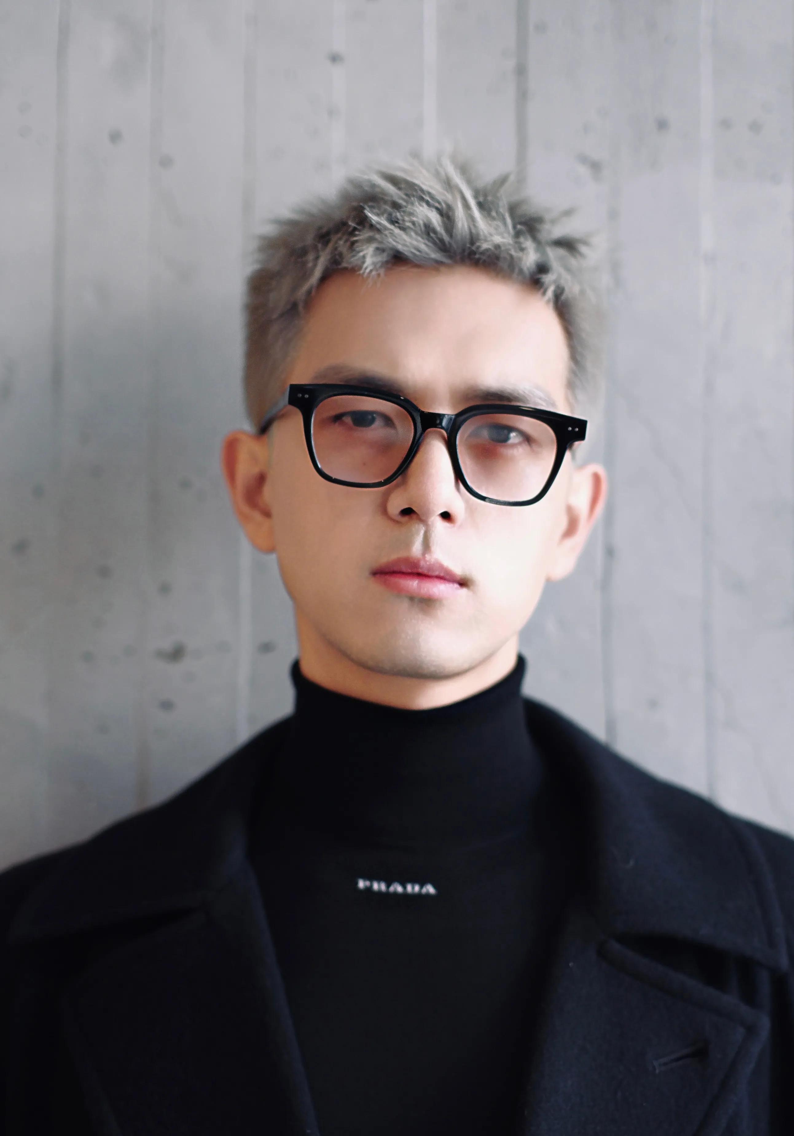 李现染发被恶意p图,怒发银发图来引导洗广场,真real明星_交流_照片