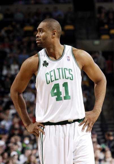 奥洛沃坎迪,98年状元秀.说他是水货其实也不尽然,毕竟巅峰时场均12.