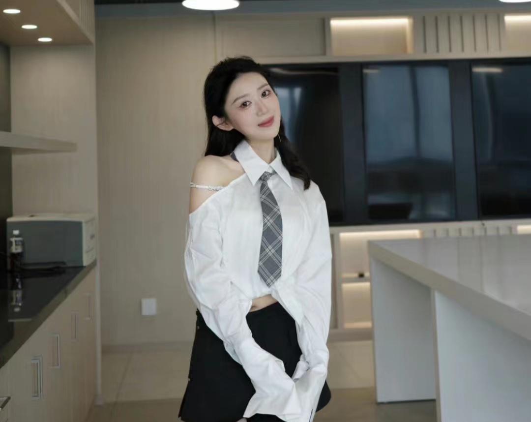 张镇麟校花女友频繁晒照!