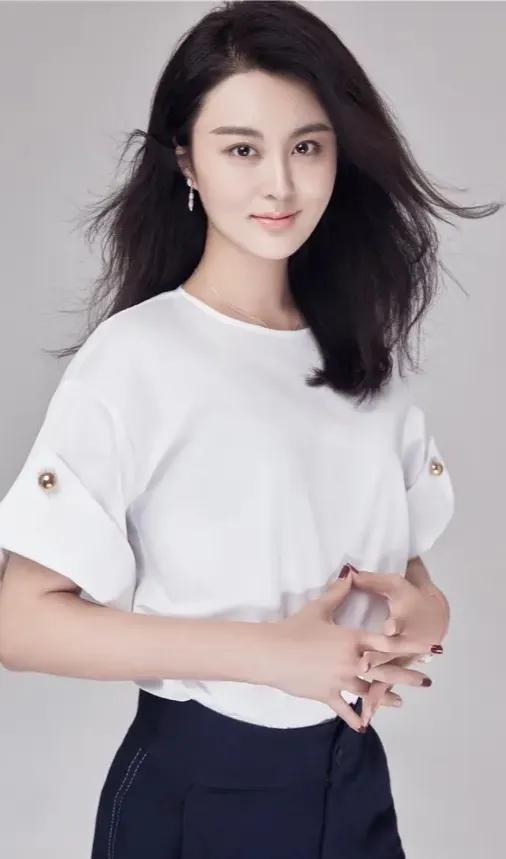 金锁的最美替身.甘露_范某冰_一身_裤子