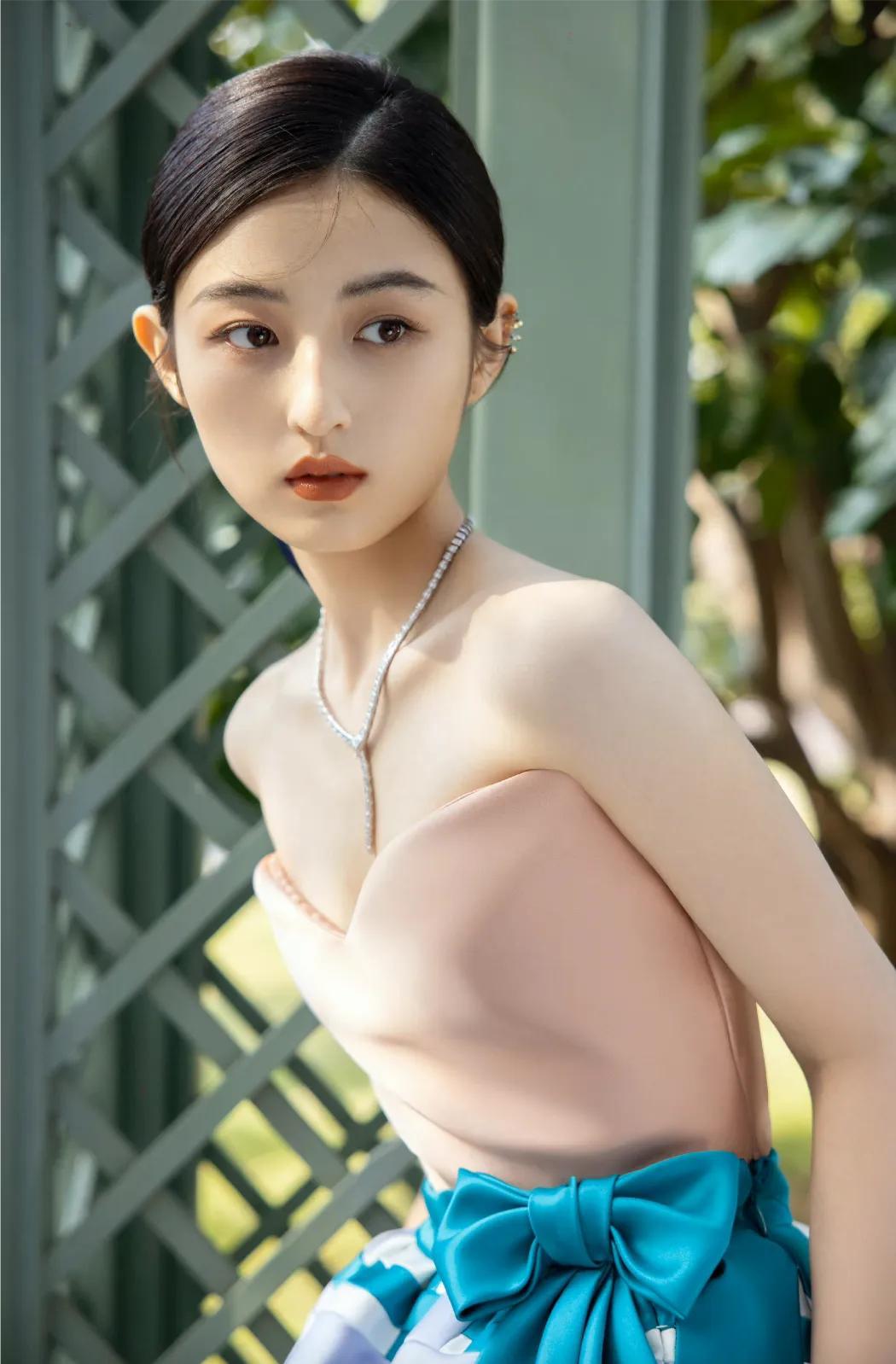 《欣漾superelle》封面,鬼马少女张子枫,风格不一美照_类型_网络_图片