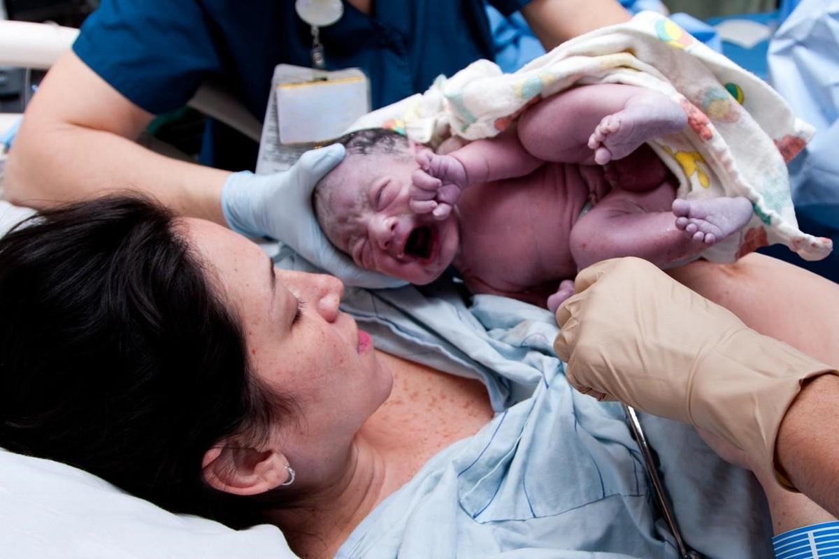 孩子出生后,护士坚持让产妇确认婴儿性别,有以下几个原因