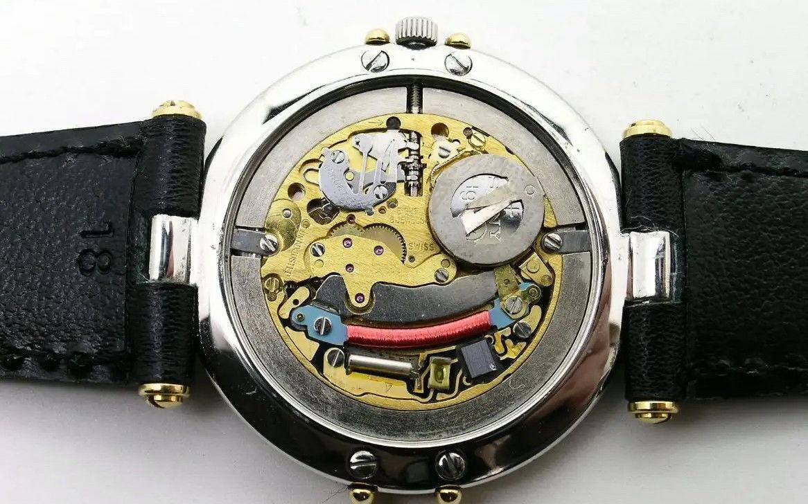 石英表运作的原理:石英表就是利用周期性持续「发振」的水晶,为我们