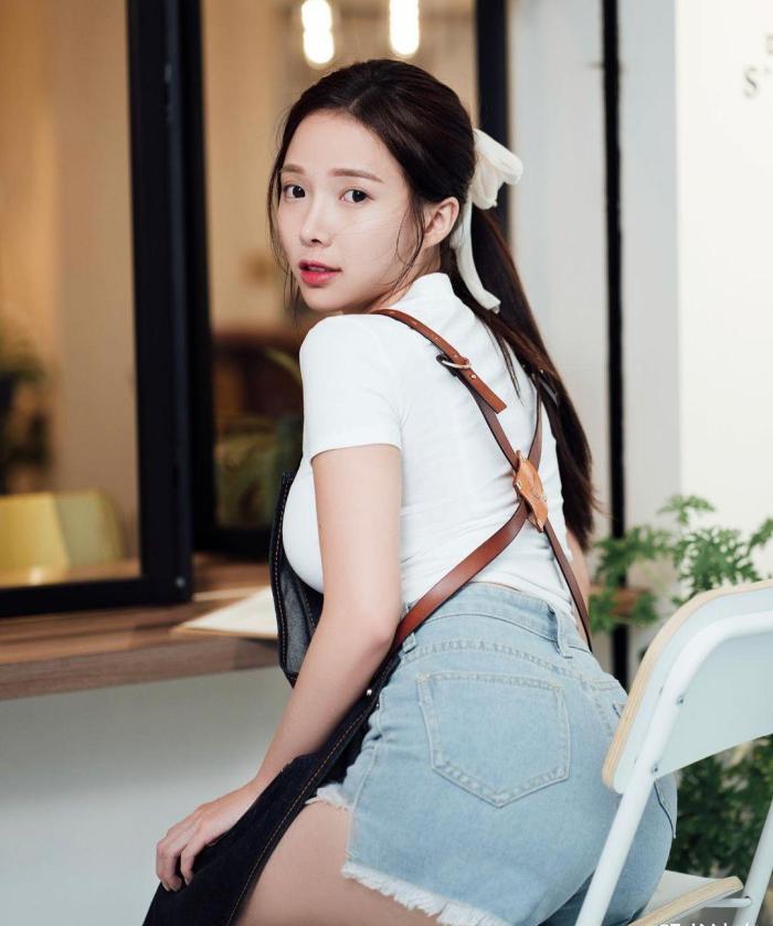 新加坡美女dj,长相很甜,但是身材很火辣,连生活照都美得很惊艳