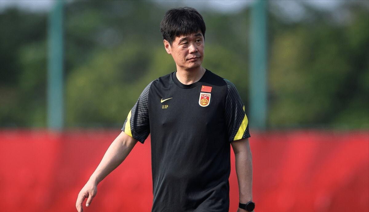 我们的老队长郑智,深圳队主帅,前国脚陈涛,两人将担任国足助理教练