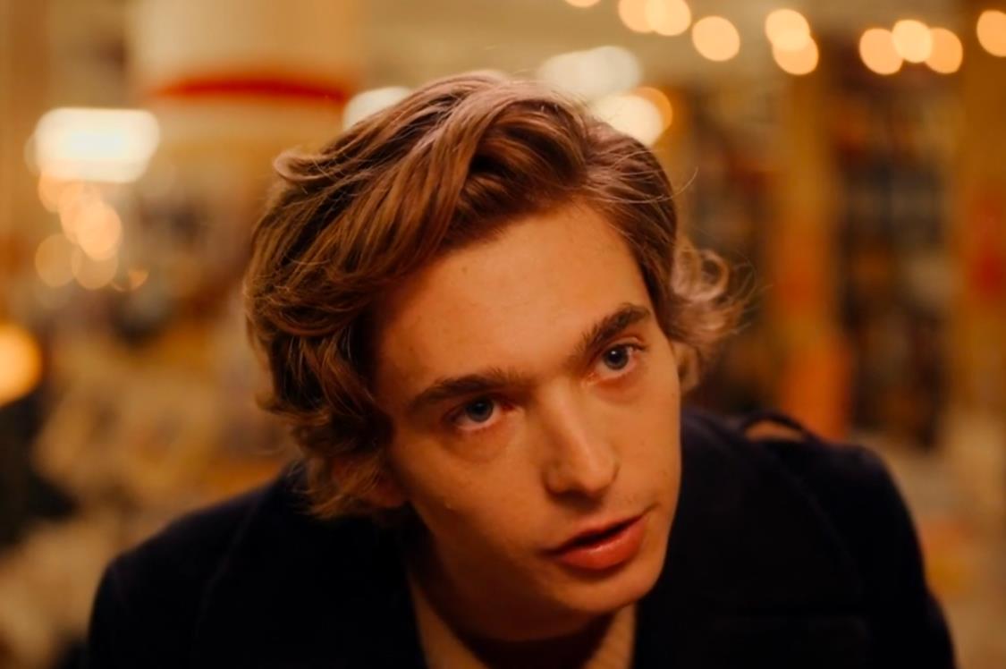 其中男主达什(奥斯汀·艾布拉姆斯austinabrams饰)长得有点像低调宽版