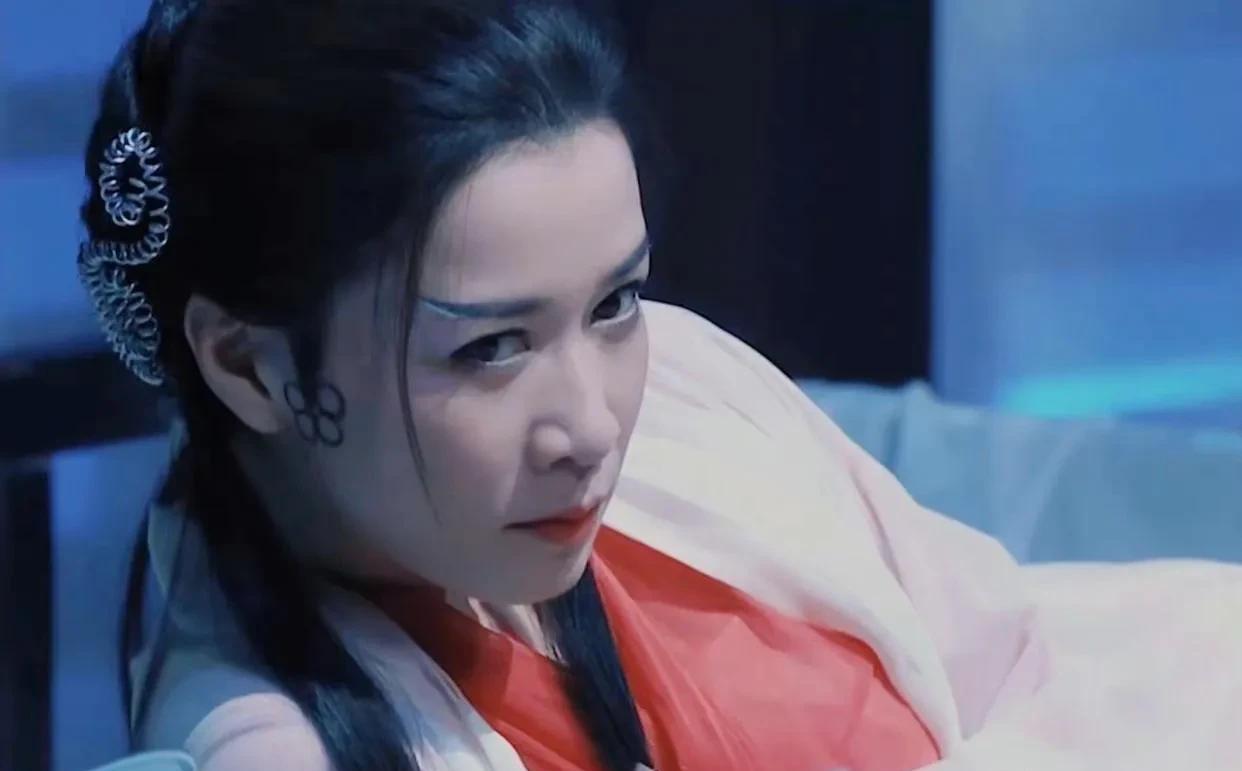 佘诗曼韩雪合作《青蛇》挑战经典 但佘侧脸撞脸那英,感觉怪怪的!