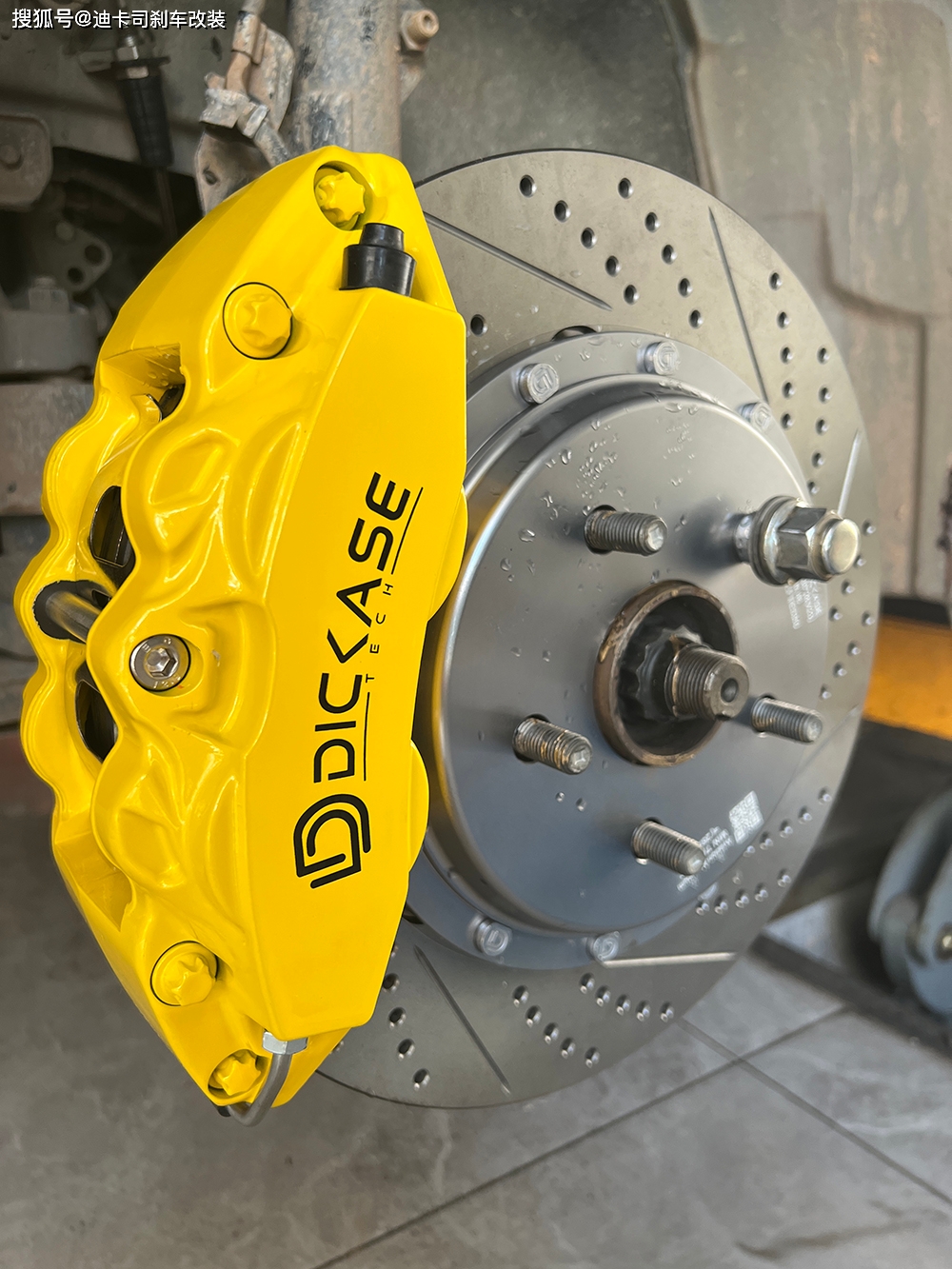 单活塞卡钳还是多活塞卡钳适合?_搜狐汽车_搜狐网