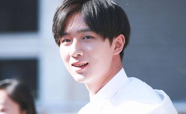 《变形计》最帅城市主人公现状,他出国留学,他出道当明星_李宏毅_杨桐