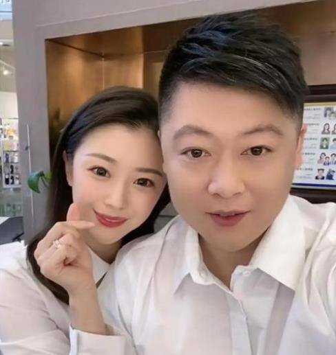 小12岁娇妻孕肚明显,颜值媲美"原配"毕畅_贺树峰_妻子_生活