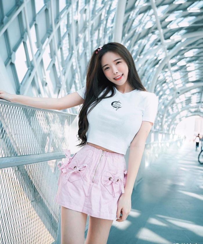 新加坡美女dj,长相很甜,但是身材很火辣,连生活照都美得很惊艳