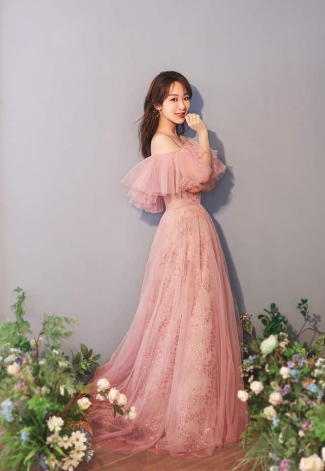 头戴金冠释放迪士尼公主范,笑起来更美过初恋_气质_少女_美感