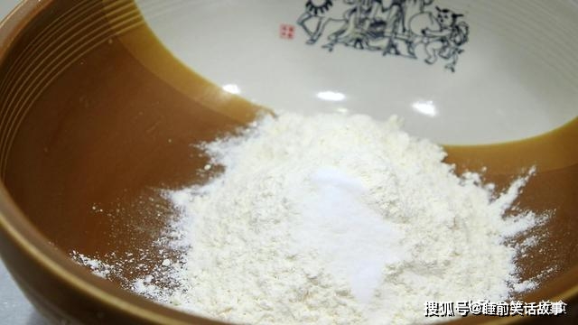 烙饼的做法大全（低筋面粉烙饼的做法大全面包机吐司什么时候切） 第3张