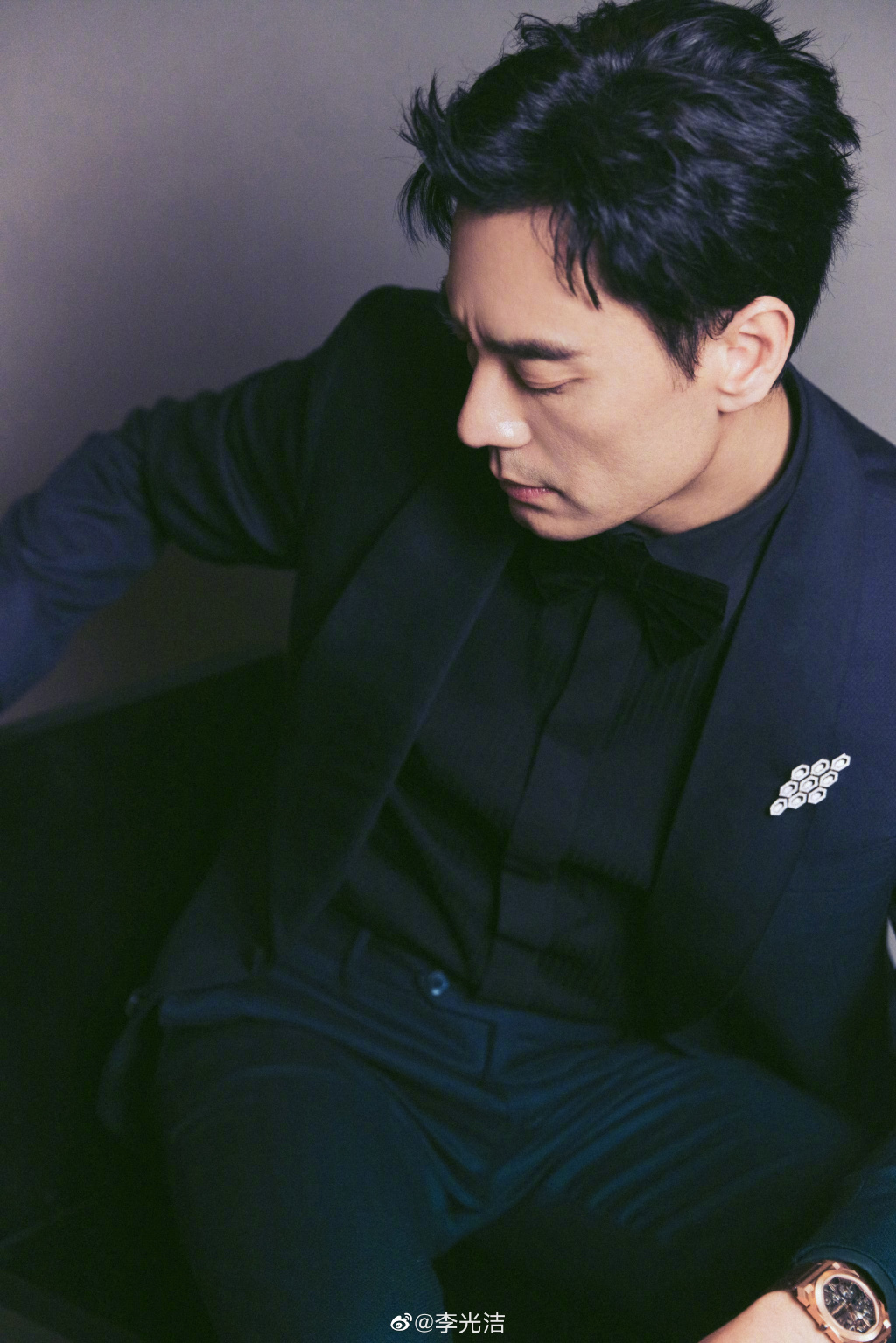 内娱叔圈之光!李光洁西装让人一眼沦陷,网友:性张力拉满了