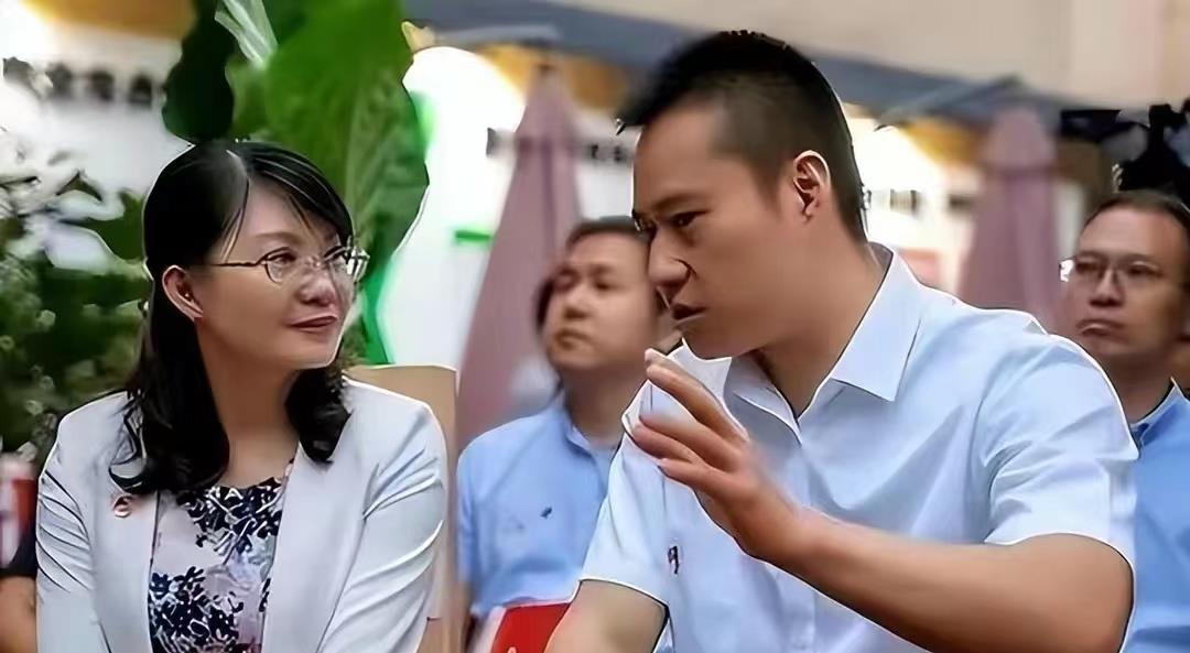 段颖与多人有不正当关系,看她的工作照,就知道为什么能火箭提拔_分析