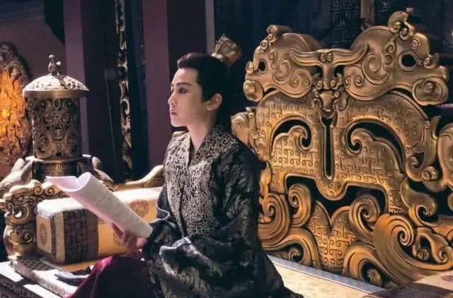 当年北齐皇后一直没有孕育皇子,她的地位岌岌可危,只能谎称战豆豆为