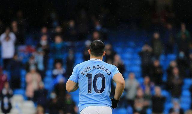 5-0,阿奎罗完美告别战,16分钟梅开二度成英超第1,1万球迷见证_曼城