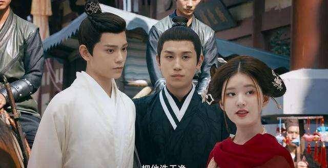 韩烁被陈芊芊收入府中,成了三公主的夫君,而本该二郡主陈楚楚的爱情