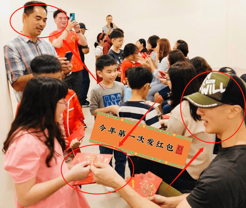 吴尊与同学聚会合照颜值对比太大像两代人吴尊妻子站位成亮点