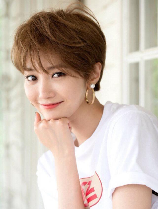 三四十岁的女人头发别乱烫,这3款"发型"很适合!太有气质了!