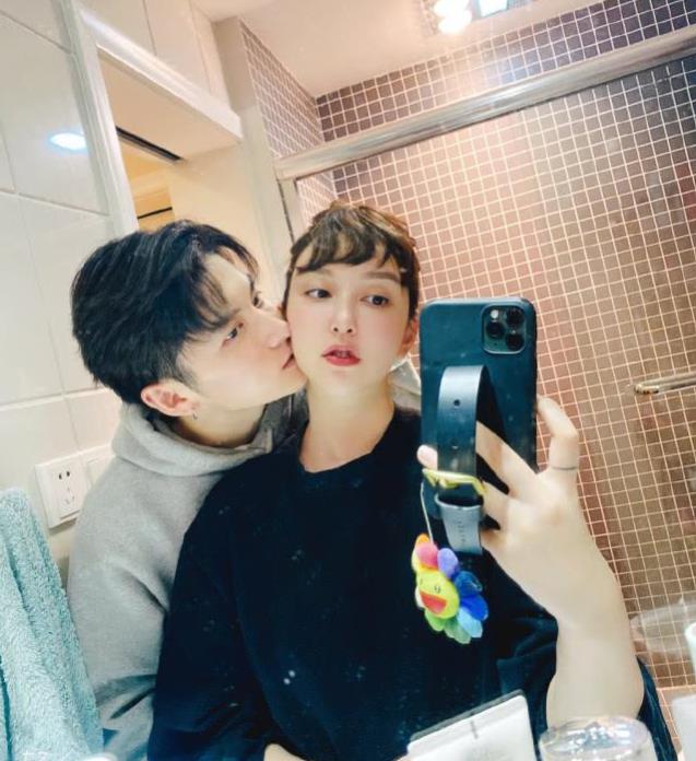 薛之谦前女友晒幸福,李雨桐晒跟老公聊天,甜蜜度爆表_事业_留言_复合