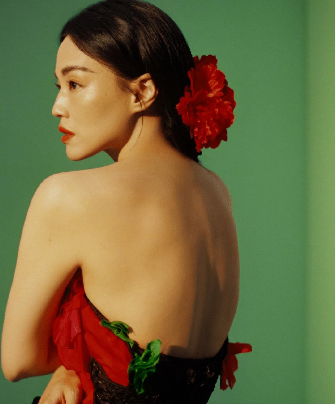 舒淇真不愧是时尚百变女王,轻松驾驭各种风格,妥妥的衣架子_连衣裙