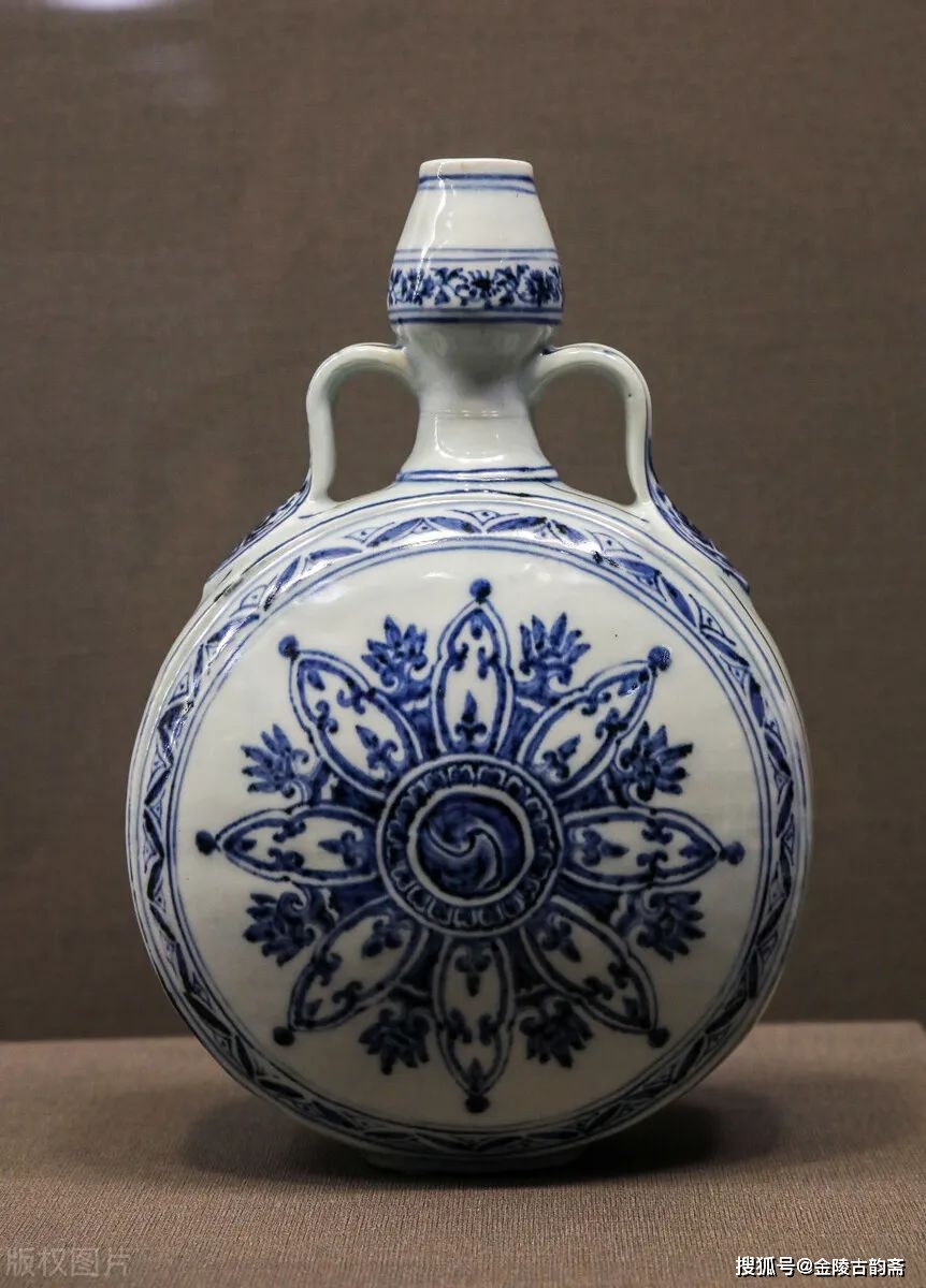 台北故宫博物院收藏的永宣青花瓷鉴赏_瓷器_这种_宣德款