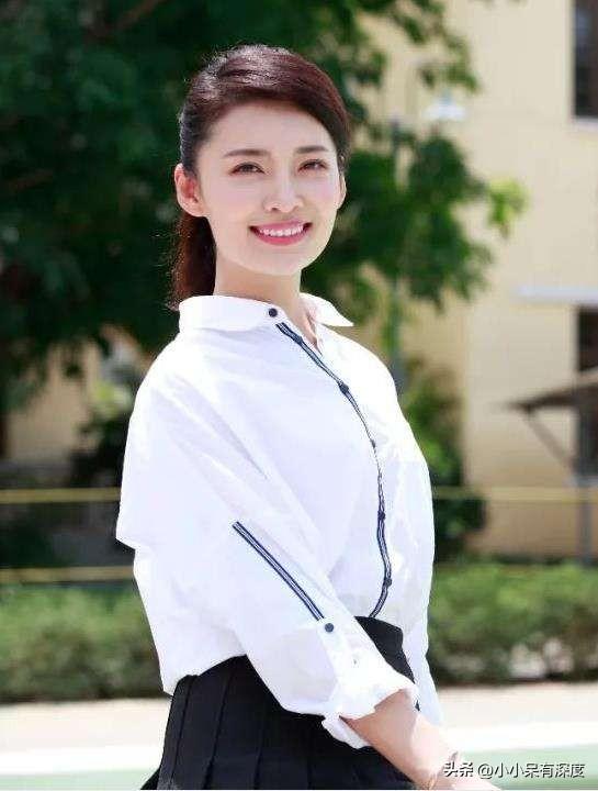 马莹和她老公的婚纱照图片