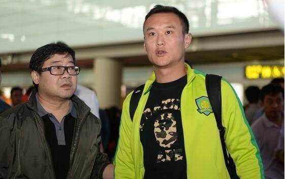 2002年,罗宁接手国安俱乐部,历任北京国安足球俱乐部副董事长及荣誉