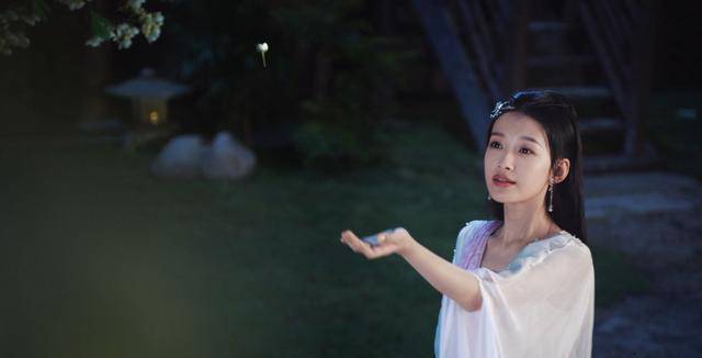 今夕何夕:冬月一袭红衣舞剑绝不"单纯",冯夕抚琴,一见钟情_孙怡_造型