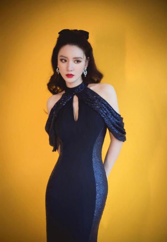 张萌:红毯 收腰裙=骨科,姐的身材是拿命换的!_女明星_曲线_礼服