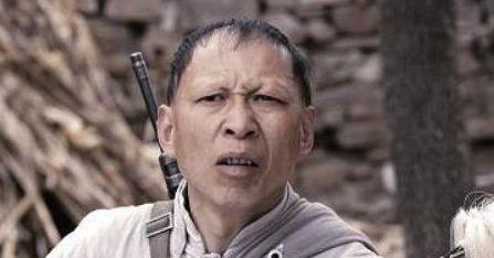 直到1999年,李明凭借在《黄河绝恋》中扮演三炮这一角色,被好几位导演