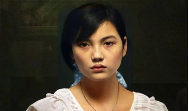 罗敏没课就跑来找冷军,看他作画,很快她就发现,冷军的画全部都是静物