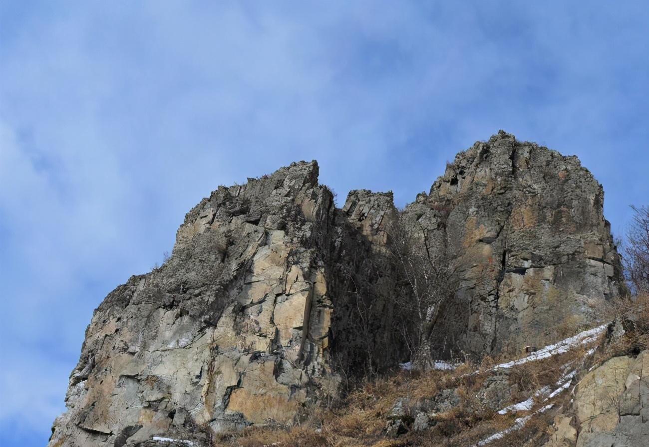 走遍内蒙古-盘点内蒙古比较大的17座山_山地_海拔_大兴安岭