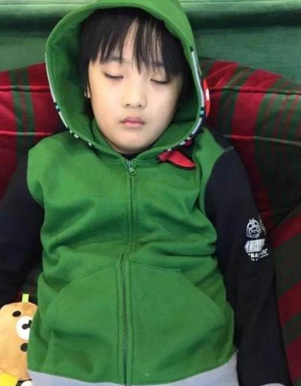 吴镇宇儿子"整容式"长大,曾是最萌正太,如今浓眉大眼成男神_费曼_长相