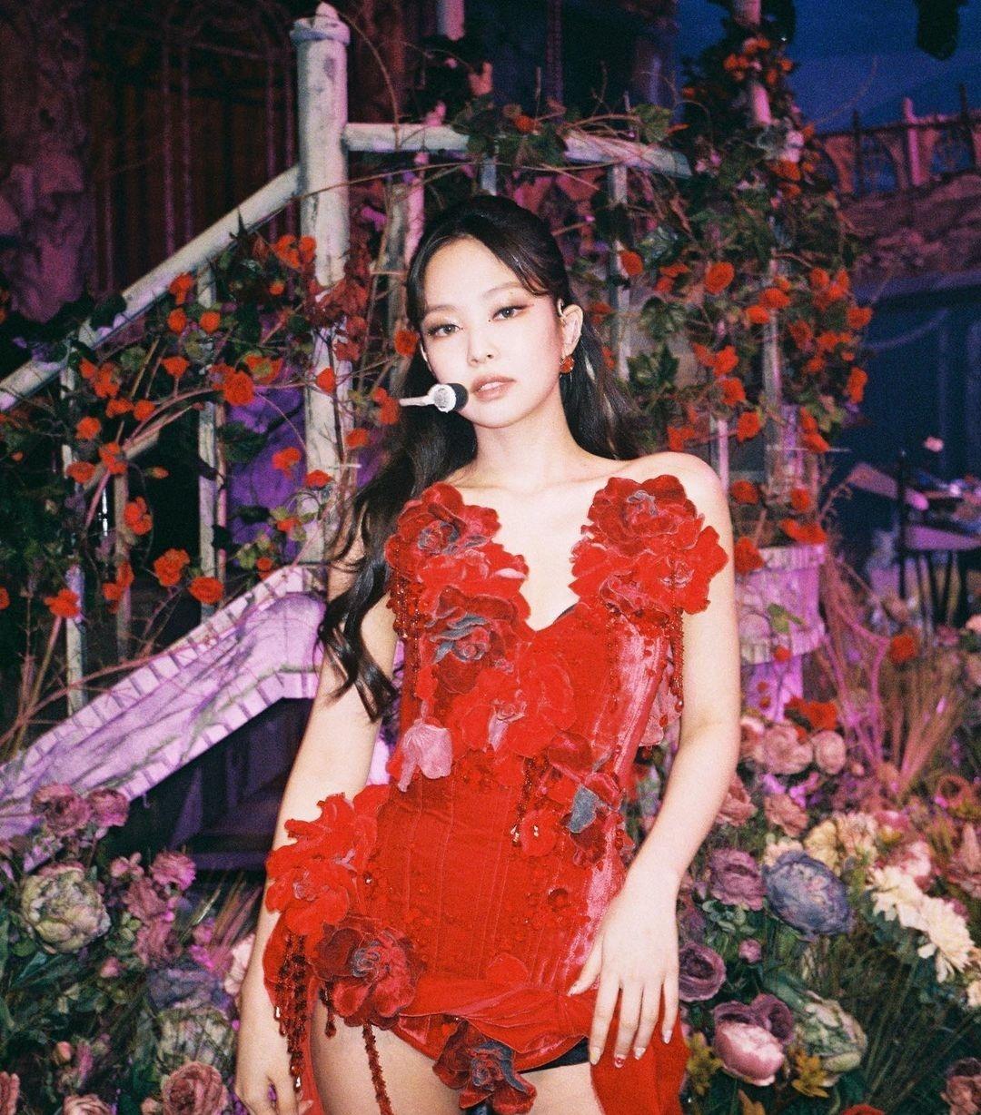 jennie红裙solo图片