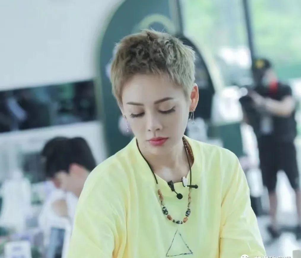 左岩:宁静,丁真,陈坤等明星们都在佩戴的天珠穿搭合集_寓意_天地_气质